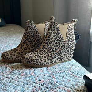 NWT Toms printed wedge
